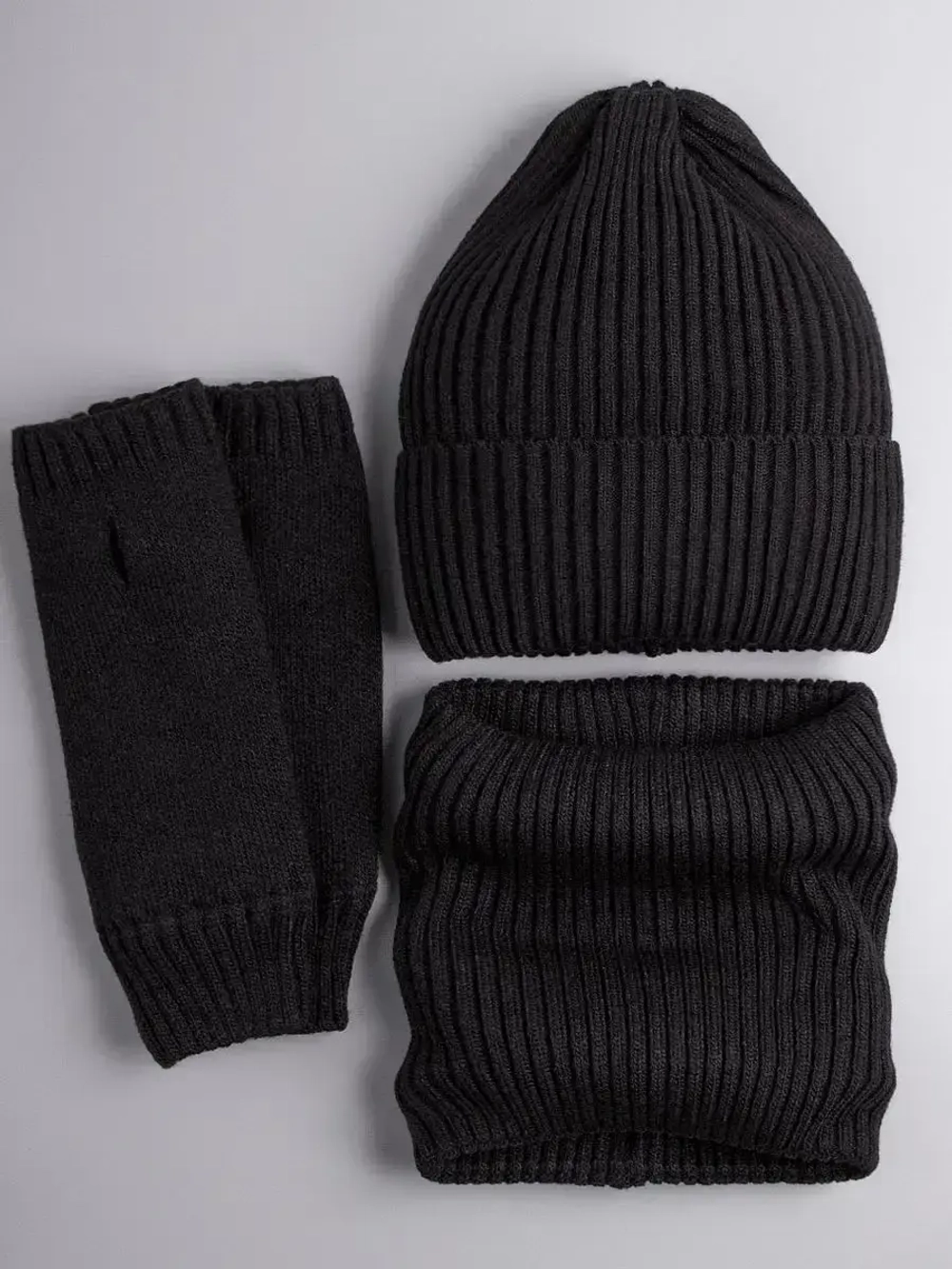 Шапка зимняя для девочки со снудом и митенками