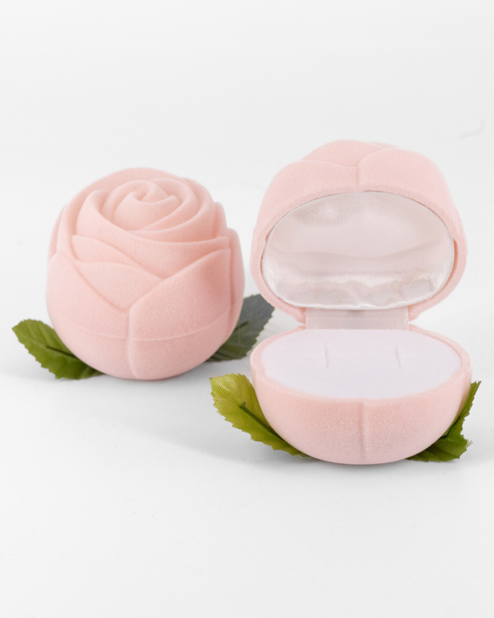 Ювелирный футляр в виде большой розы без стебля для украшений