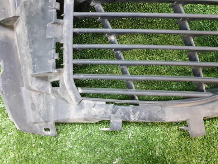 Решетка бампера правая Peugeot 3008 2 (2016-2020)