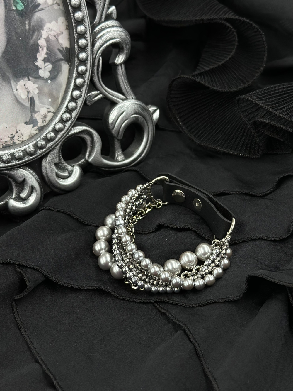Браслет "Glam" из серого жемчуга, венецианского стекла и гематита, застежка из натур. кожи