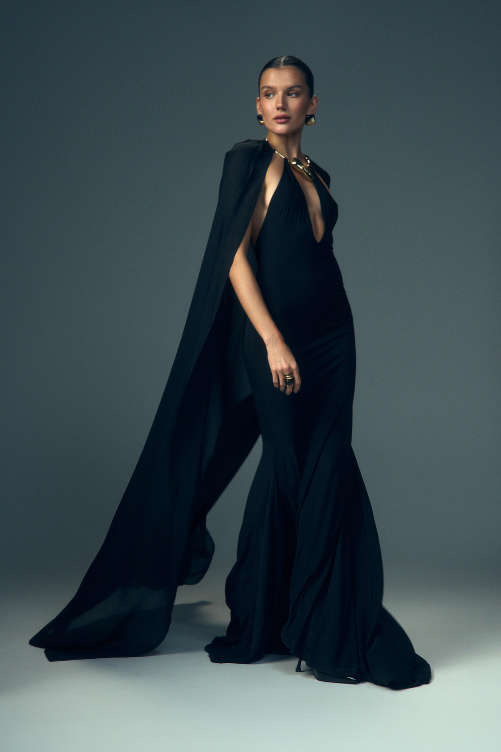 Платье с кейпом, Черный