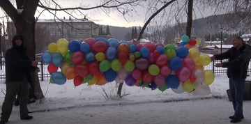 Запуск гелиевых шаров из сетки. Сюрприз в роддом  г. Горно-Алтайск