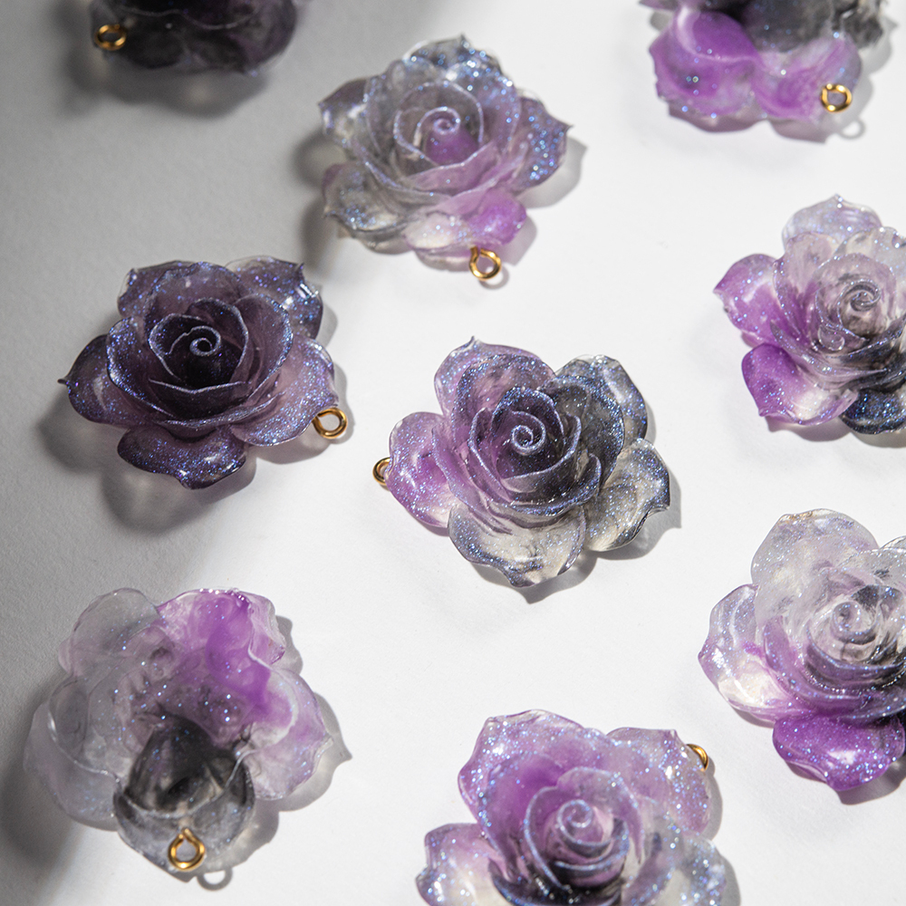 Подвеска "Роза", 33*34мм, фиолетово-черная, акрил