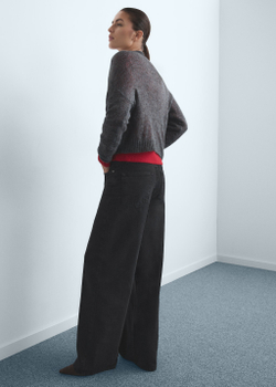 Джинсы с широкими штанинами и средней посадкой