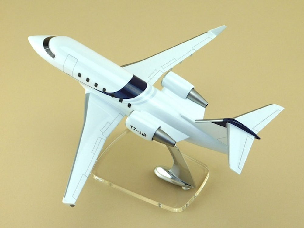 Модель самолета Challenger 605 (М 1:72, T7-AIR)
