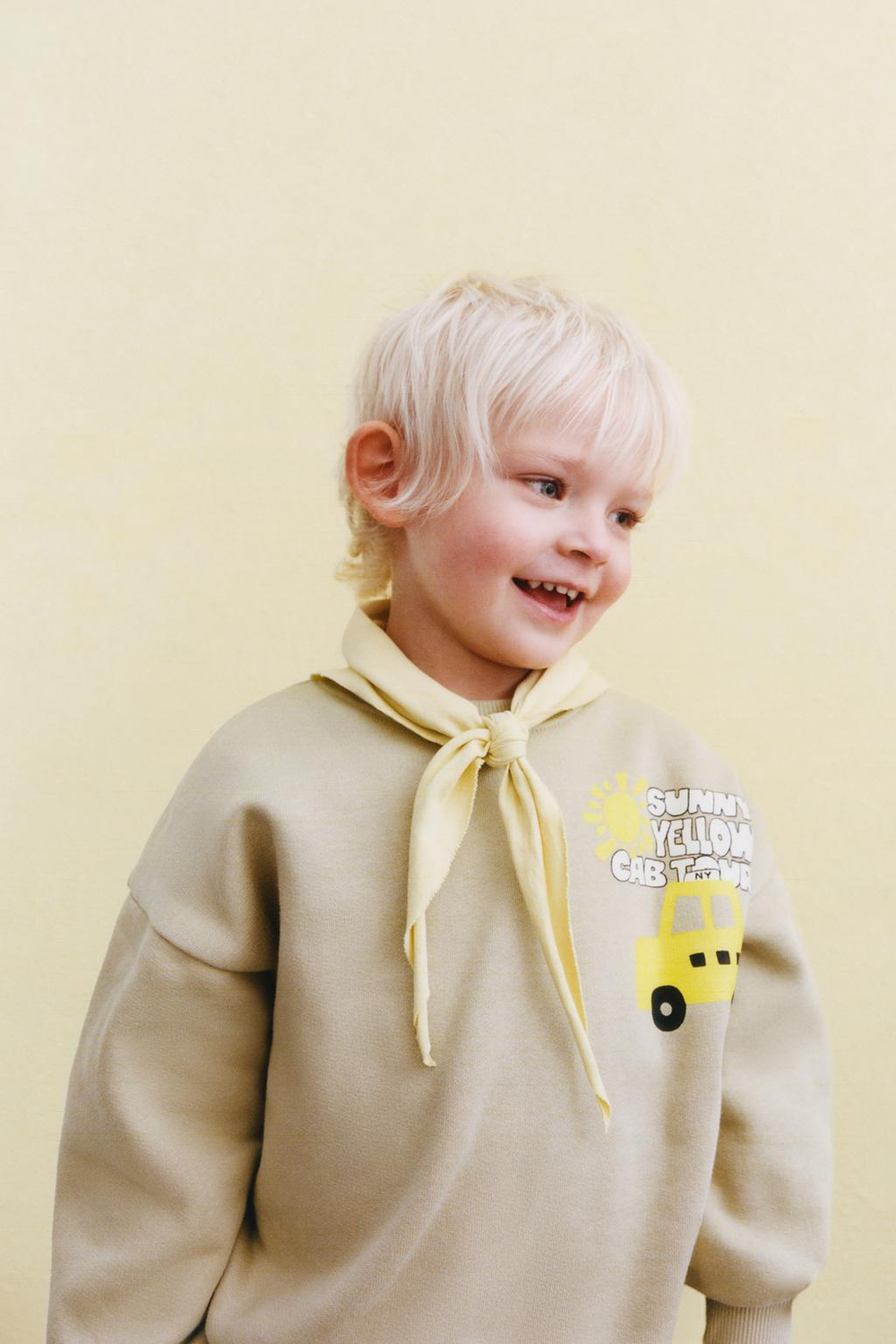 ZARA ТОЛСТОВКА С ПРИНТОМ «ТАКСИ», СВЕТЛО-БЕЖЕВЫЙ