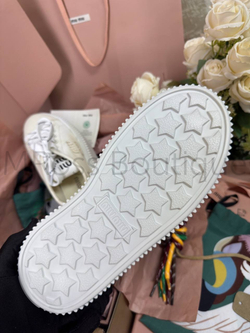 Женские кеды Miu Miu на рельефной подошве в бежевом цвете