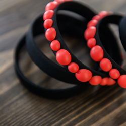 браслет с пластиком