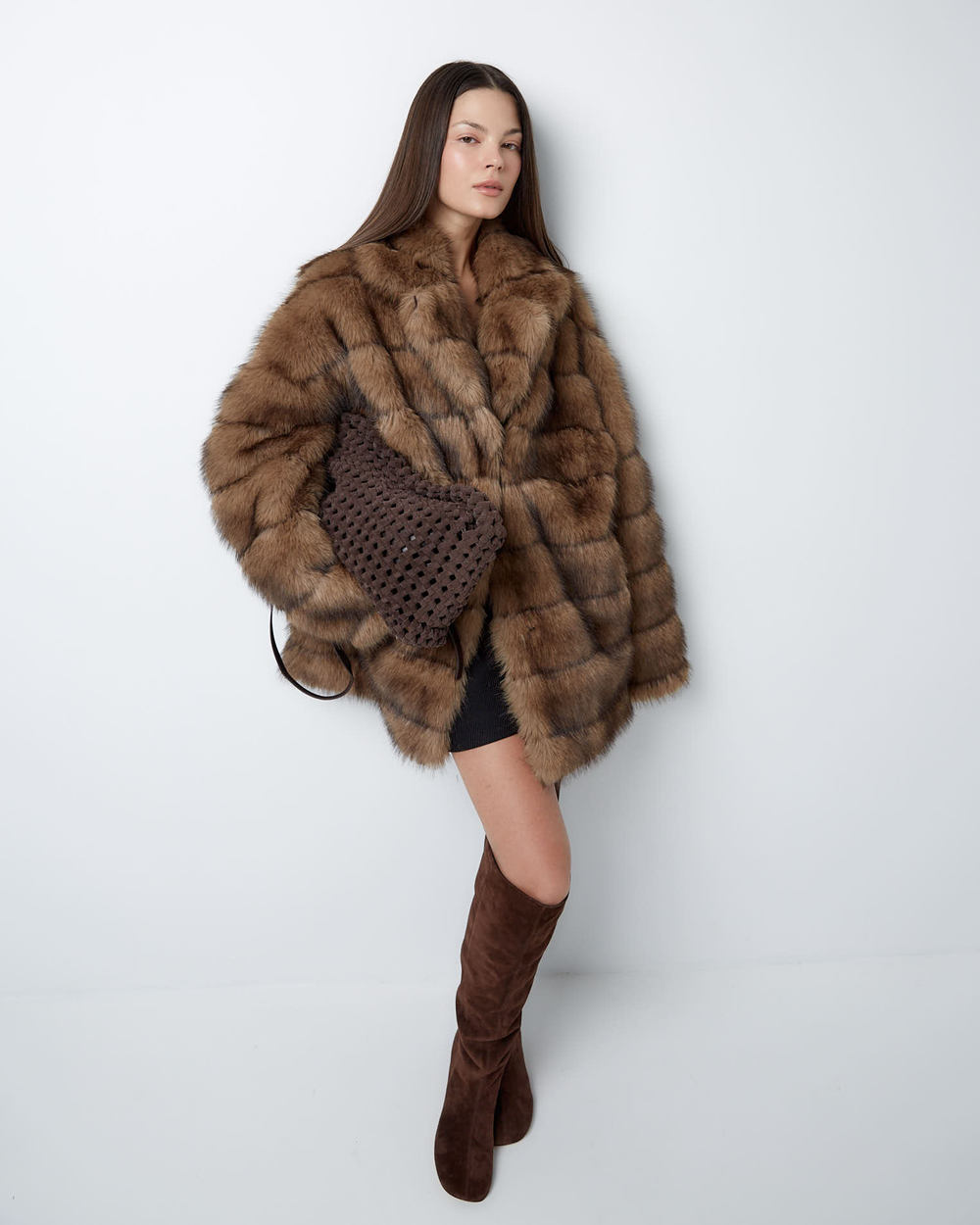 Шуба укороченная из искусственного меха соболя ореховый