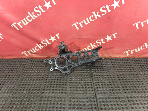 Кронштейн буксировочный правый 2023г