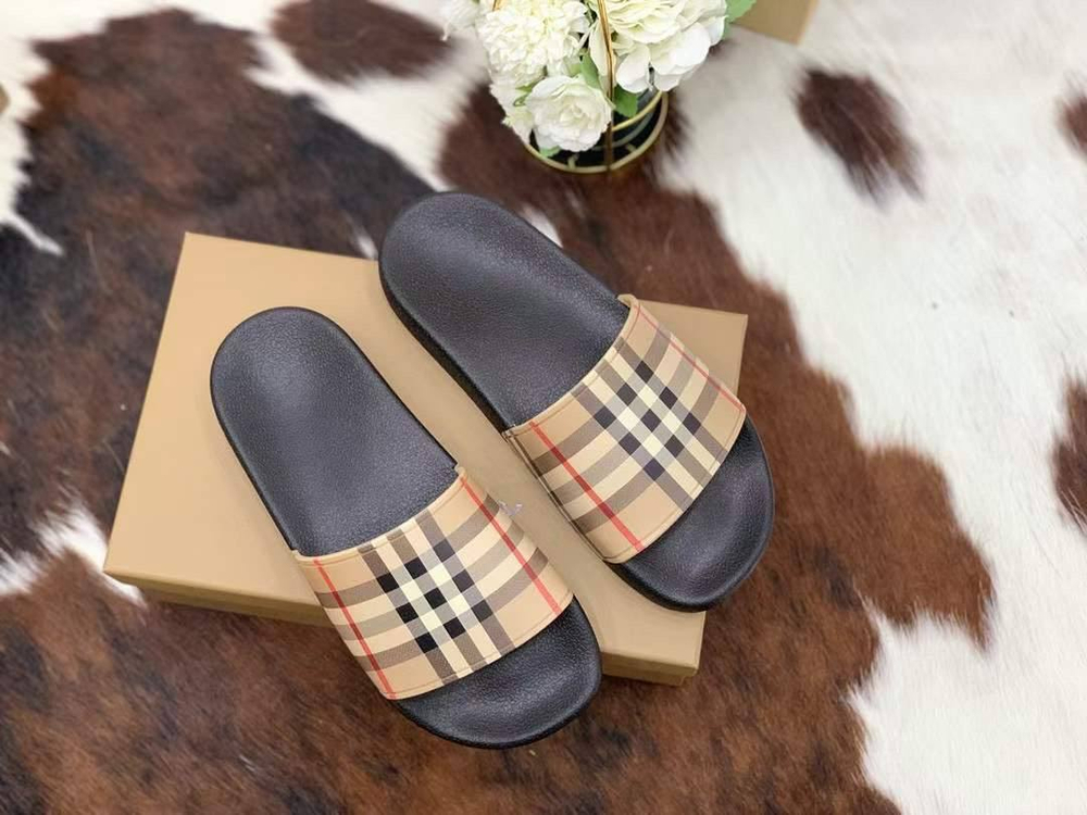 Шлепанцы Burberry