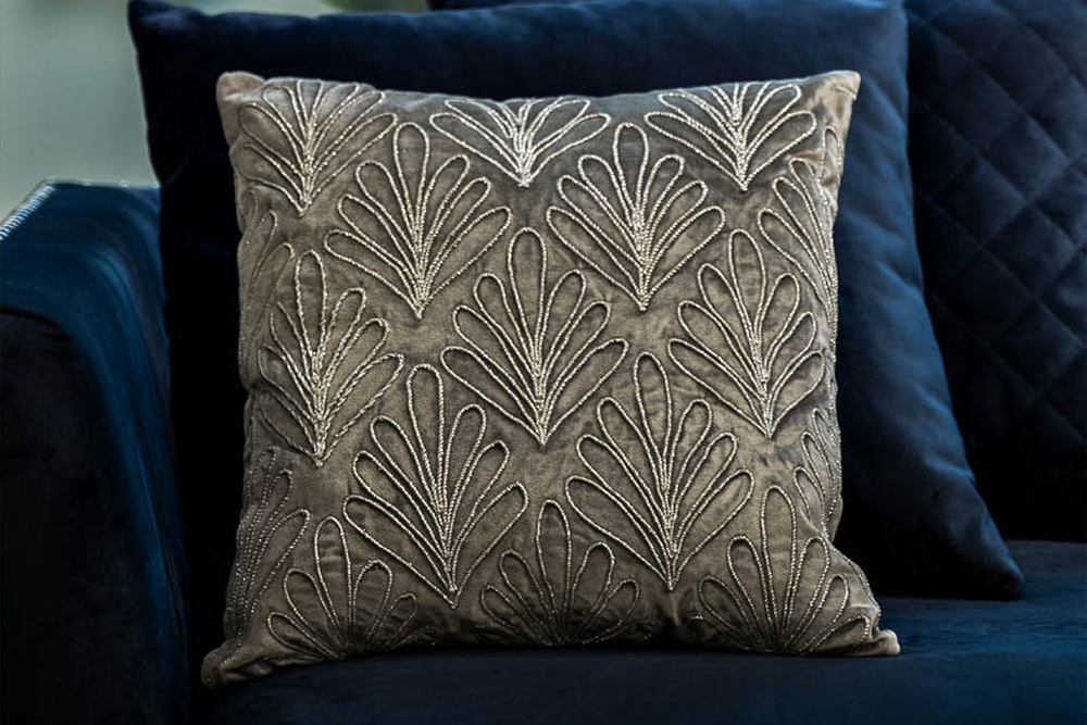 Подушка с вышивкой 45x45см Garda Decor Акация серебряная