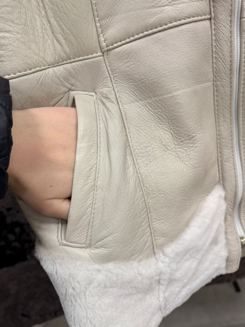 Жилет из натуральной овчины. С капюшоном, 52 Размер