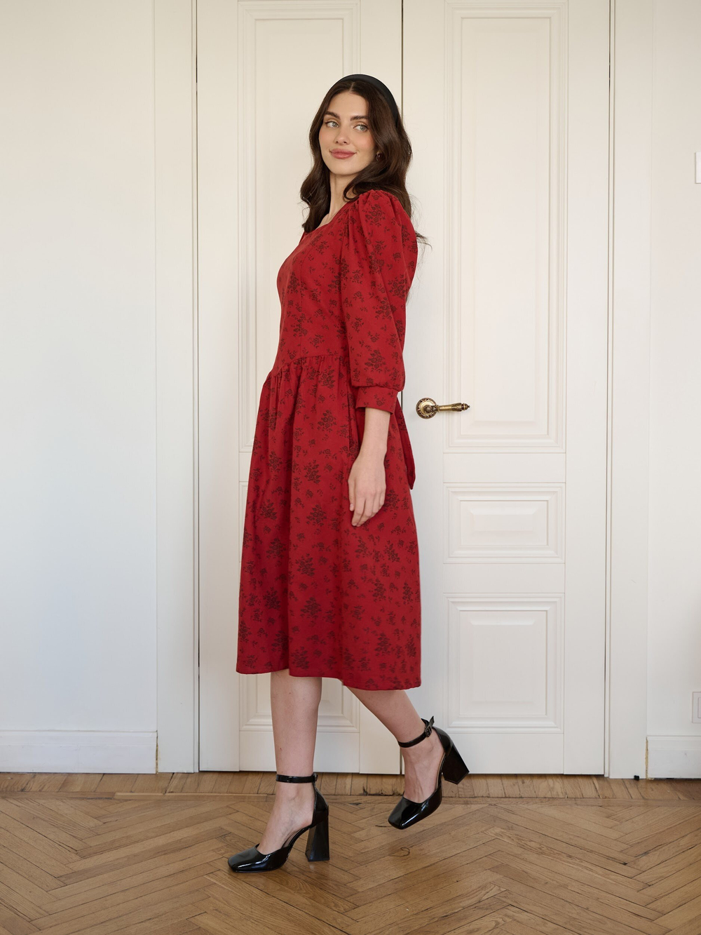 Платье с вырезом-сердечко