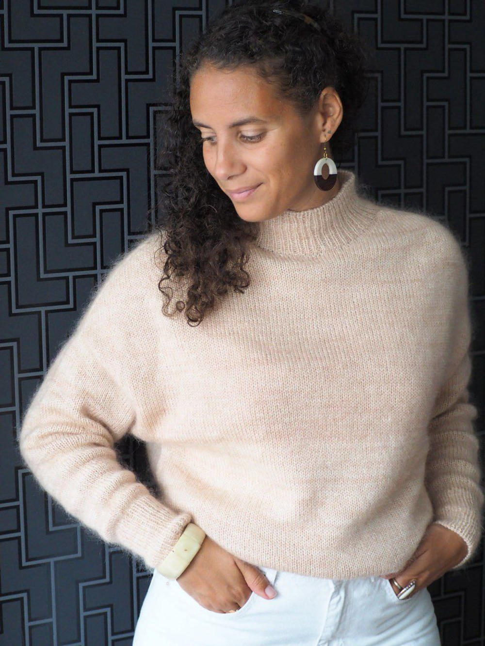 Описание по вязанию свитера спицами "Sefkat"