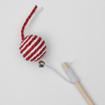 Дразнилка-удочка с шариком на деревянной ручке