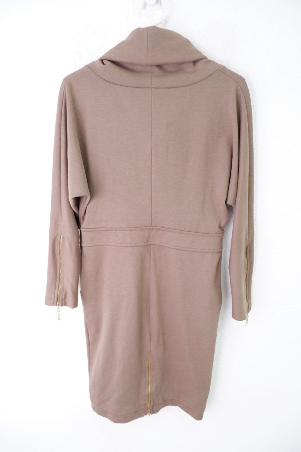 Платье Y-Plus бежевое 42 размер