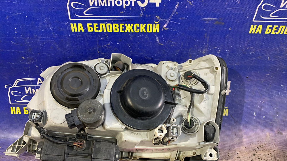 Фара передняя правая TOYOTA CROWN 2001-2003
