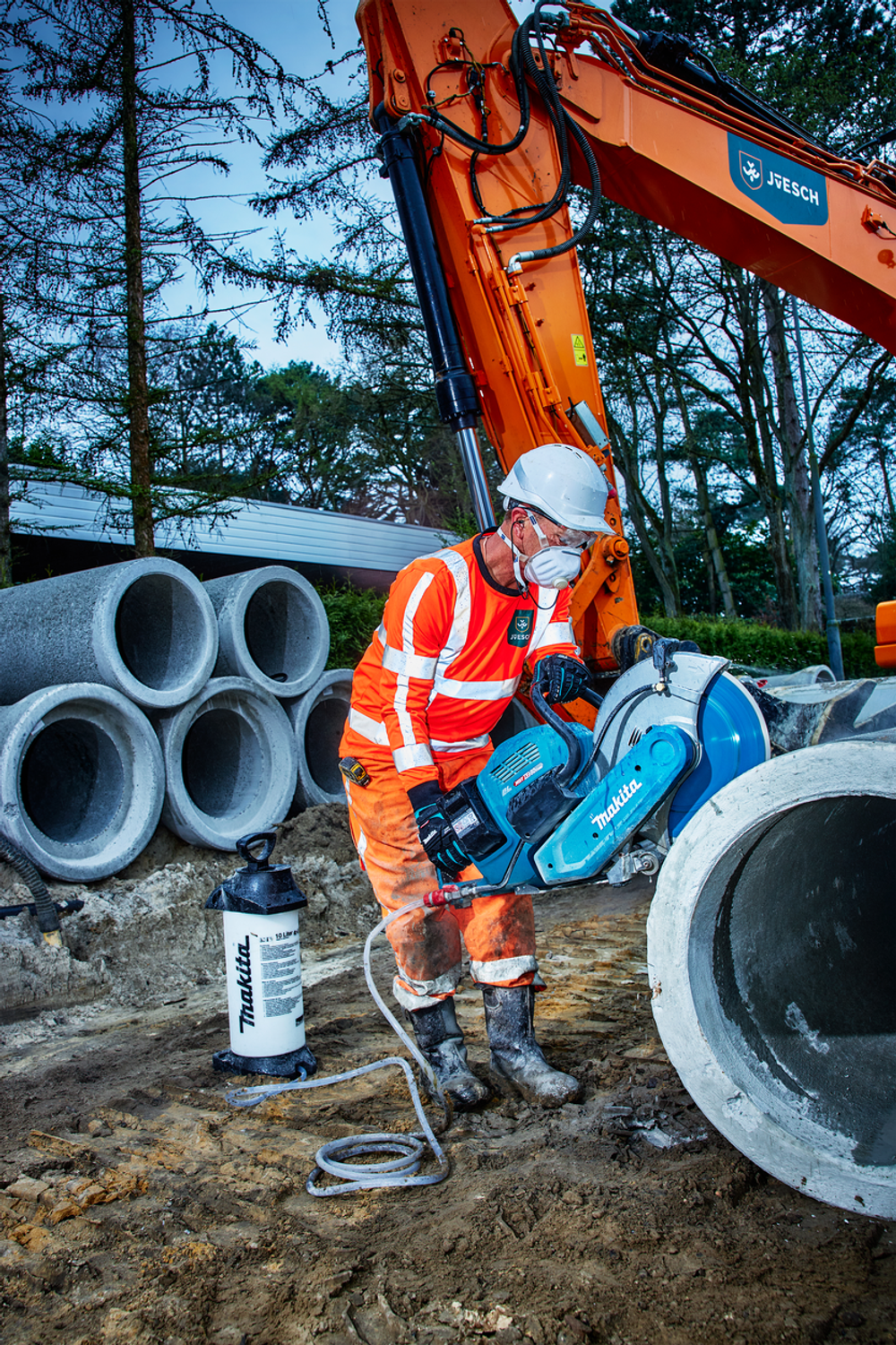 Резчик аккумуляторный Makita CE001GZ