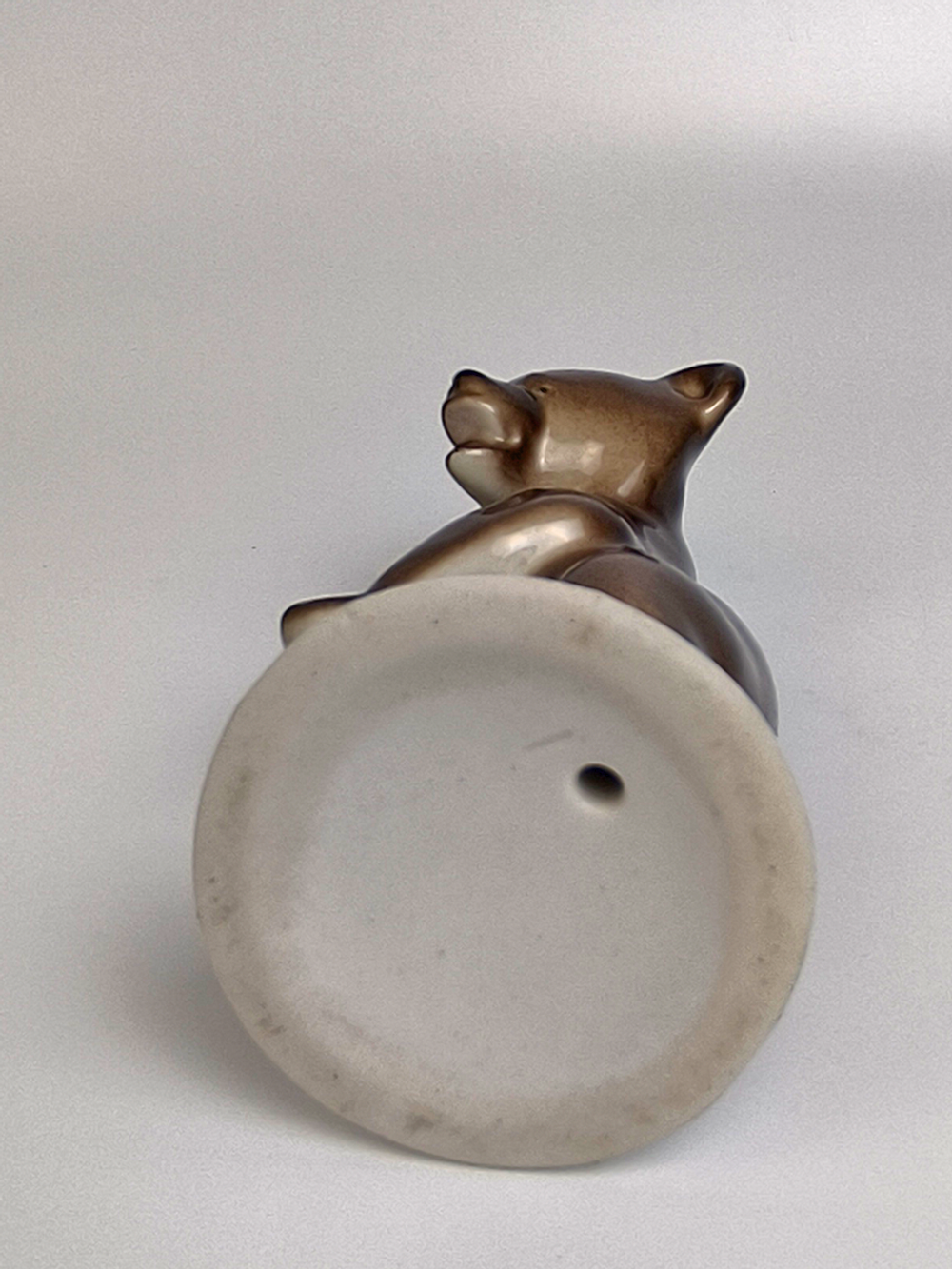 Фарфоровая статуэтка  "Медвежонок бурый стоящий" ЛФЗ