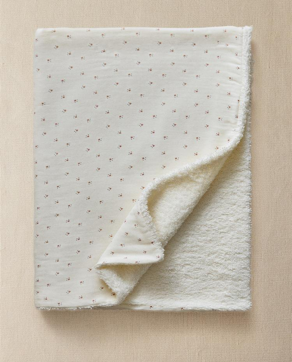 ZARA HOME ДЕТСКОЕ ПОЛОТЕНЦЕ С ЦВЕТОЧНЫМ ПРИНТОМ, ЭКРЮ