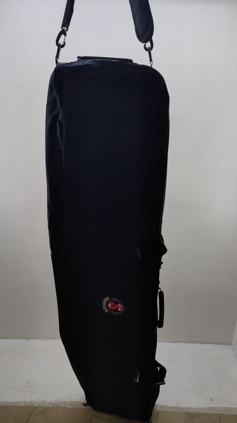 Чехол для сноуборда или двух пар горных лыж.