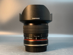 Samyang 14mm 2.8 ED AS IF UMC, не большие царапины на передней линзе