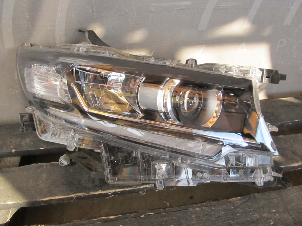 Фара правая LED Toyota Land Cruiser Prado 150 17-24 Б/У  8114560N20