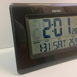 Настенно-настольные электронные часы Seiko QHL058K