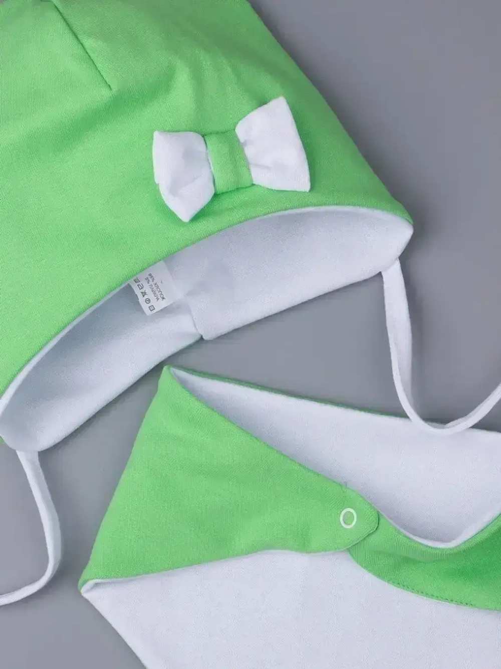 Шапка для девочки с ушками осенняя и снуд