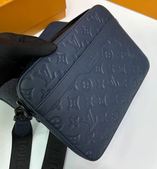 Сумку-мессенджер Louis Vuitton Trio, синий