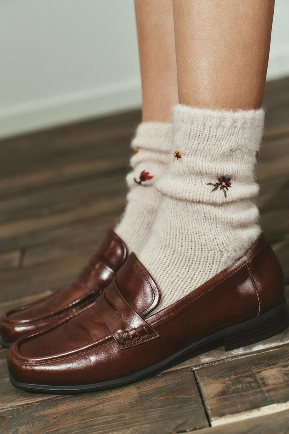 ZARA НОСКИ С ЦВЕТОЧНОЙ ВЫШИВКОЙ, ЭКРЮ