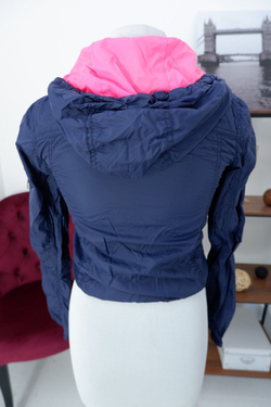 Ветровка Tommy Hilfiger модная 42 размер