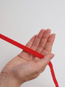 Резинка бретелечная красная глянцевая ширина 10 мм