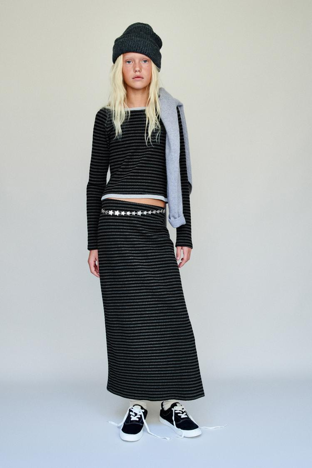 ZARA ЮБКА МИДИ С ТЕКСТУРОЙ В ПОЛОСКУ, ЧЕРНЫЙ