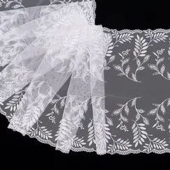 Вышивка на сетке белая 28 см