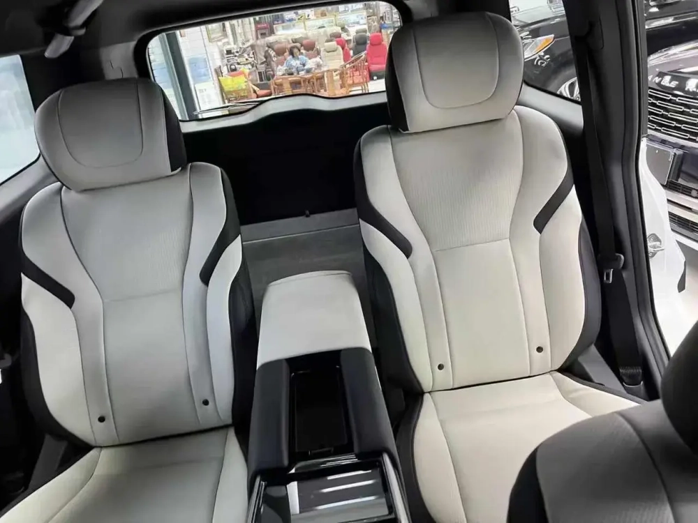 Сиденья капитанские кресла для Toyota Land Cruiser Prado 250 LC250 кожаные белые с электрорегулировкой VIP декор