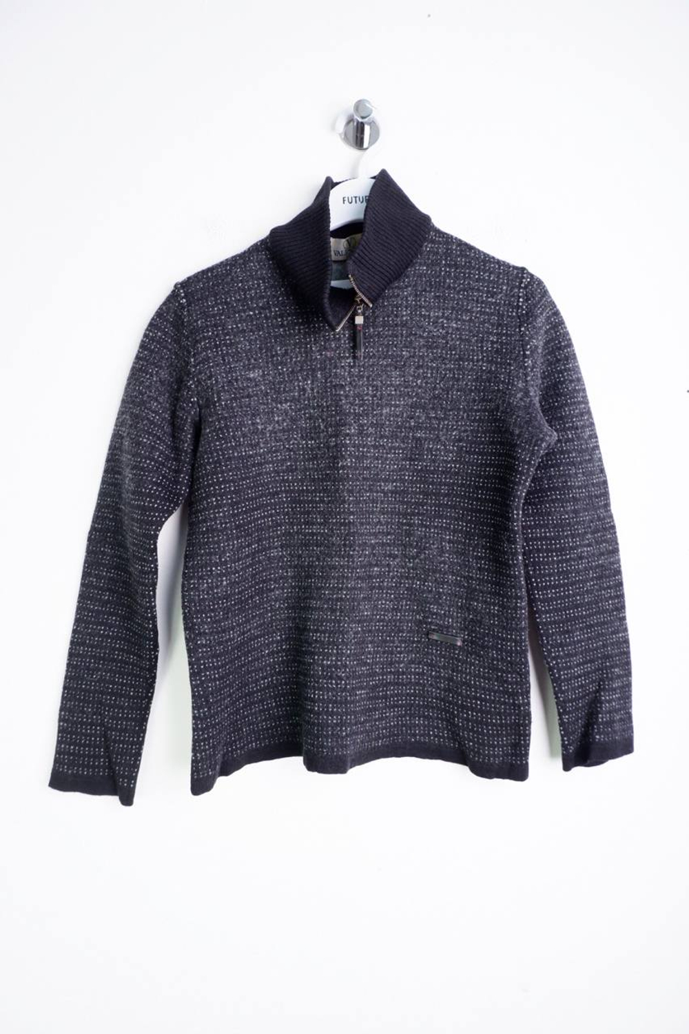 Кофта Valentino из шерсти, визуально на 8 лет