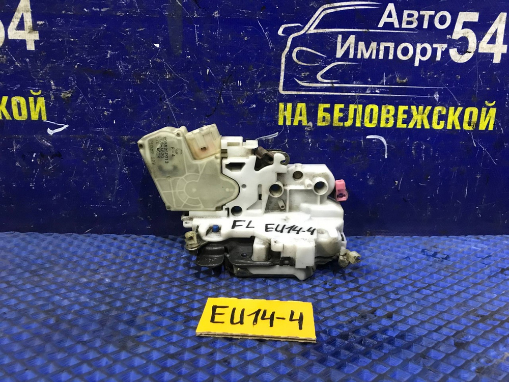 Замок двери передней левой NISSAN BLUEBIRD 1997