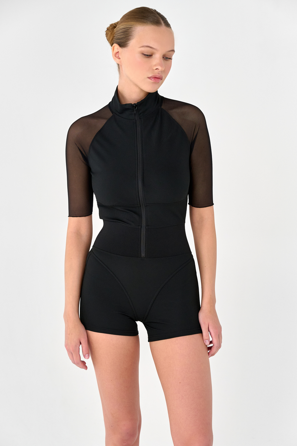 Комбинезон с поддержкой 10 см шортами и короткими рукавами из сетки