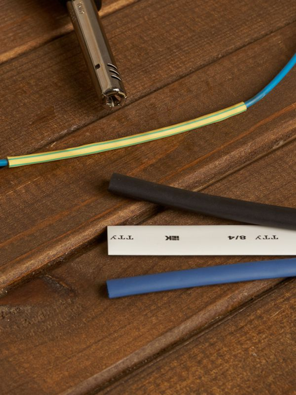 Набор трубок термоусадочных тонкостен. ТТУ 2/1; 4/2; 6/3; 8/4 (ЖЗ; С; К; Ч) 20х8см разноцвет. IEK UDRS-D2-D8-10-1