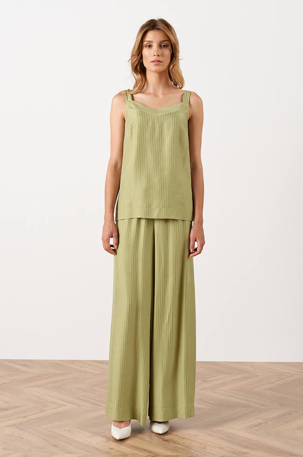 22978 Топ женский (оливковый)