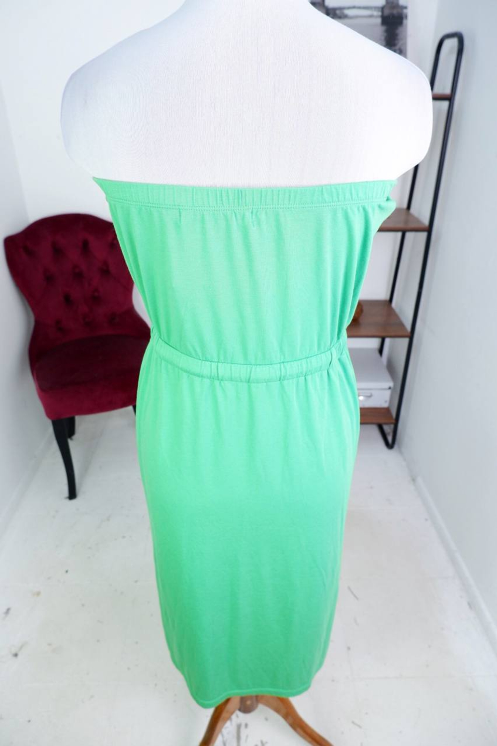 Платье Sela красивого оттенка, маркировка L, визуально на 48 размер