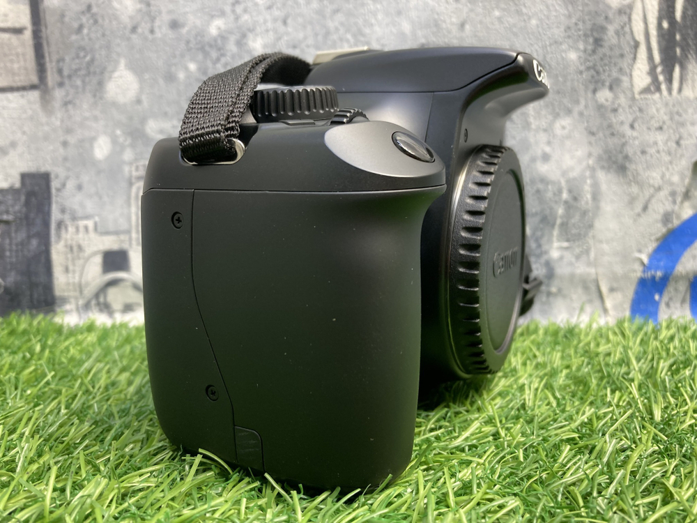 Canon 1100D kit 18-55 (75 кадров) Покупка/Продажа