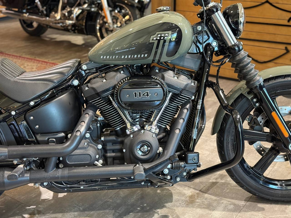 Harley-Davidson Street Bob (Deadwood Green)