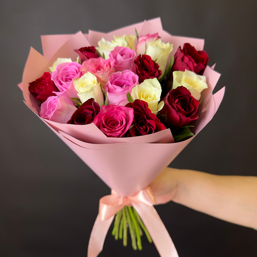 Flower bouquet of 25 Kenyan roses mix