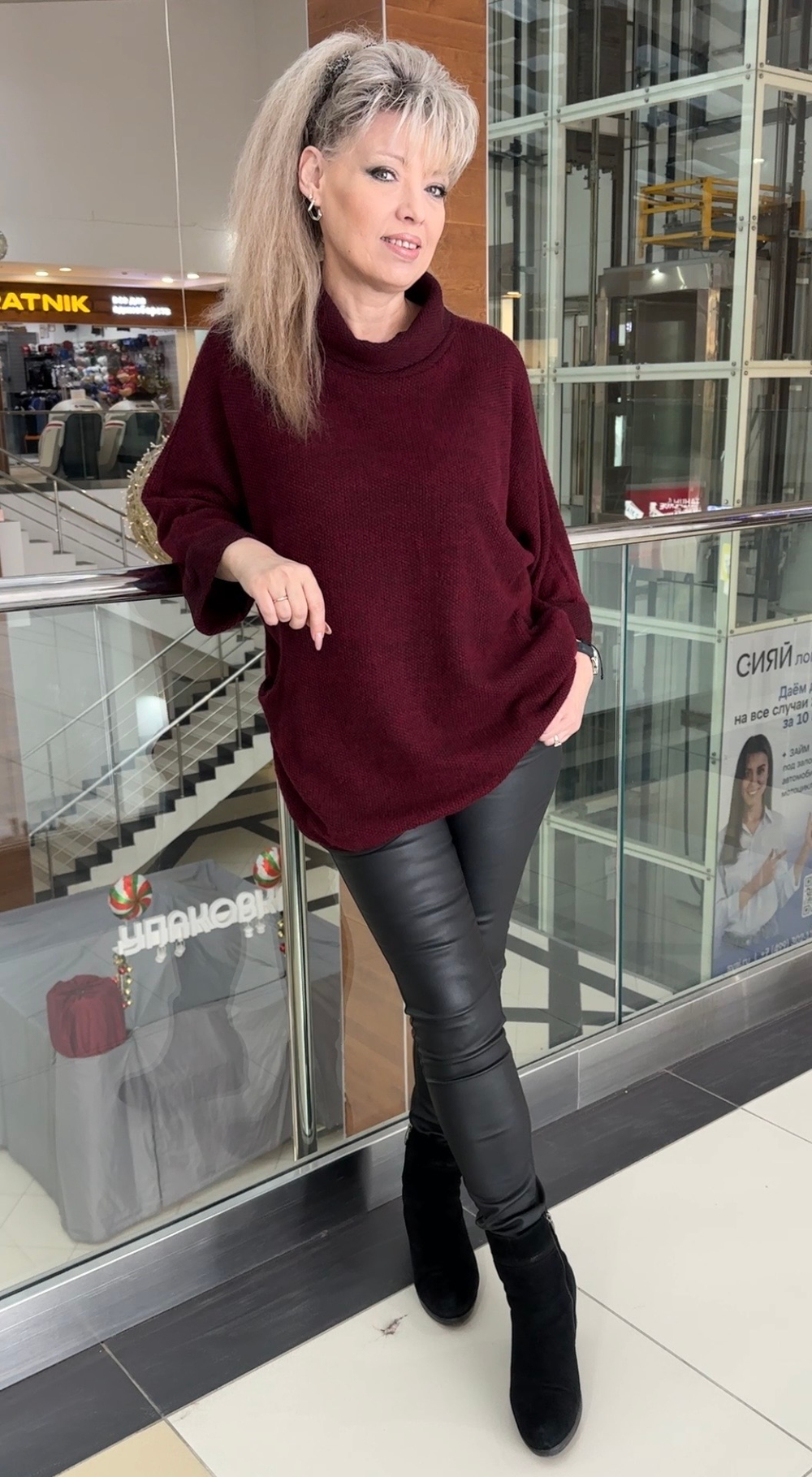 Меланжевый джемпер с кармашками и хомутом