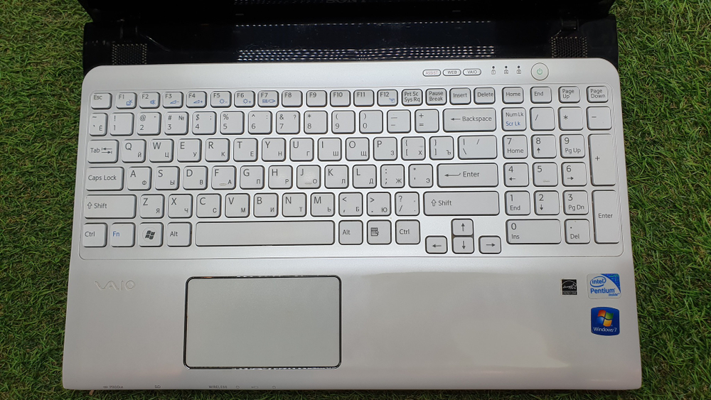 Ноутбук Sony Pentium/4 Gb/HDD 500 Gb/SVE1511C1RW/Windows 7