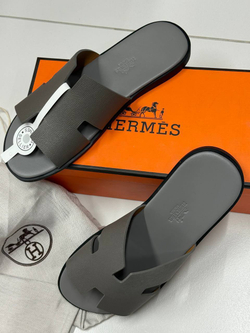 Шлёпанцы серые Hermes
