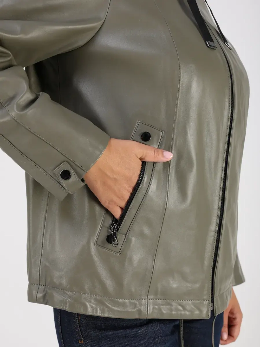 Кожаная куртка демисезонная с капюшоном